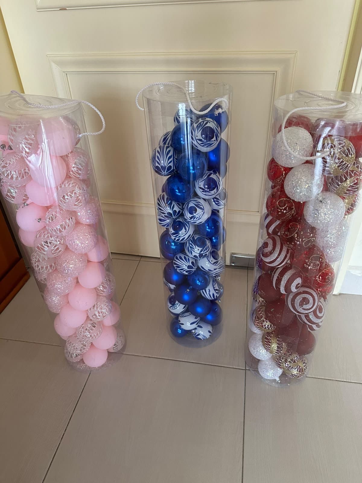 Set de esferas navideñas surtidas en tubo